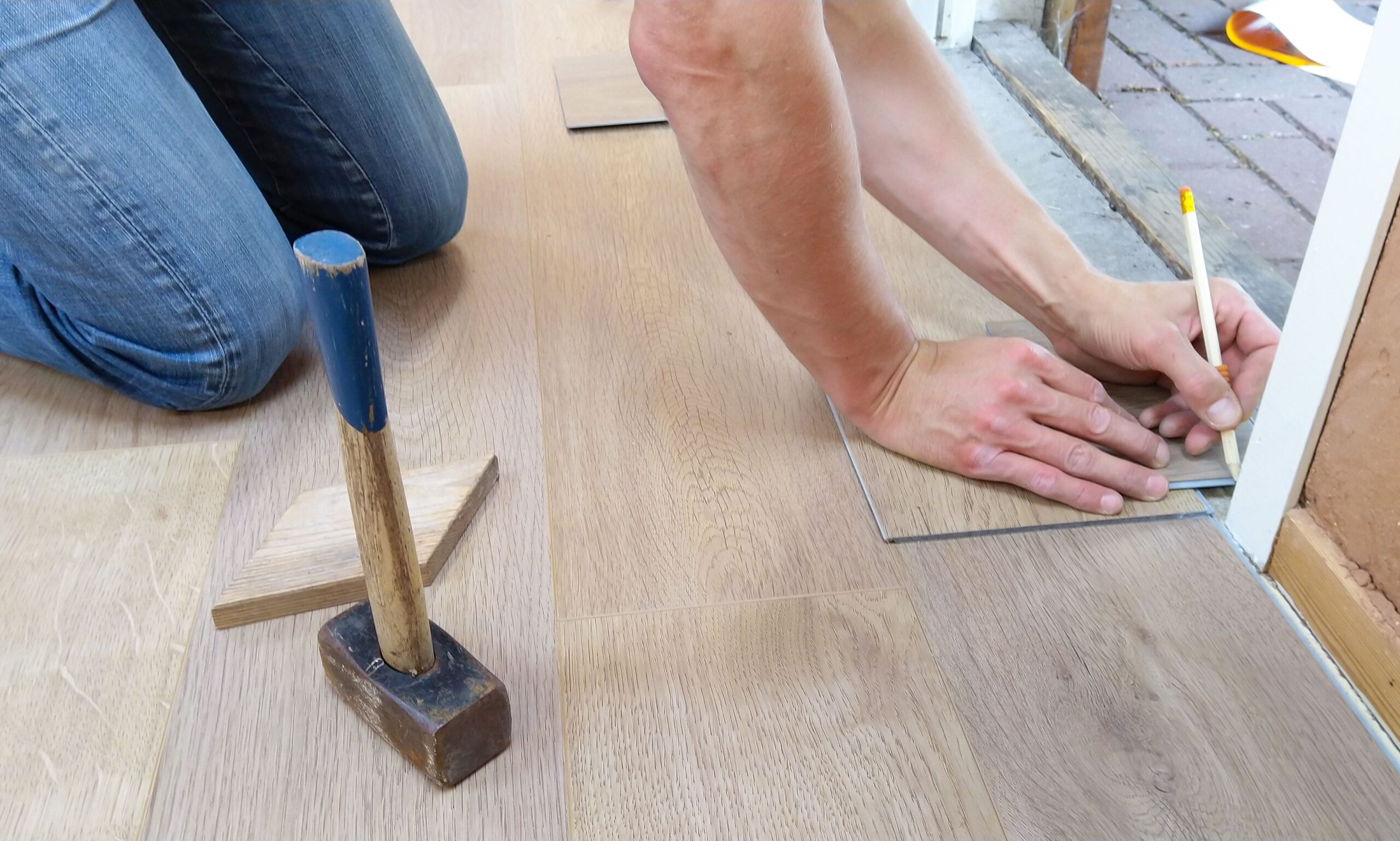 Carpet Shop vs Online Carpet Retailer: Why Buying Local Can Save You Hassle
